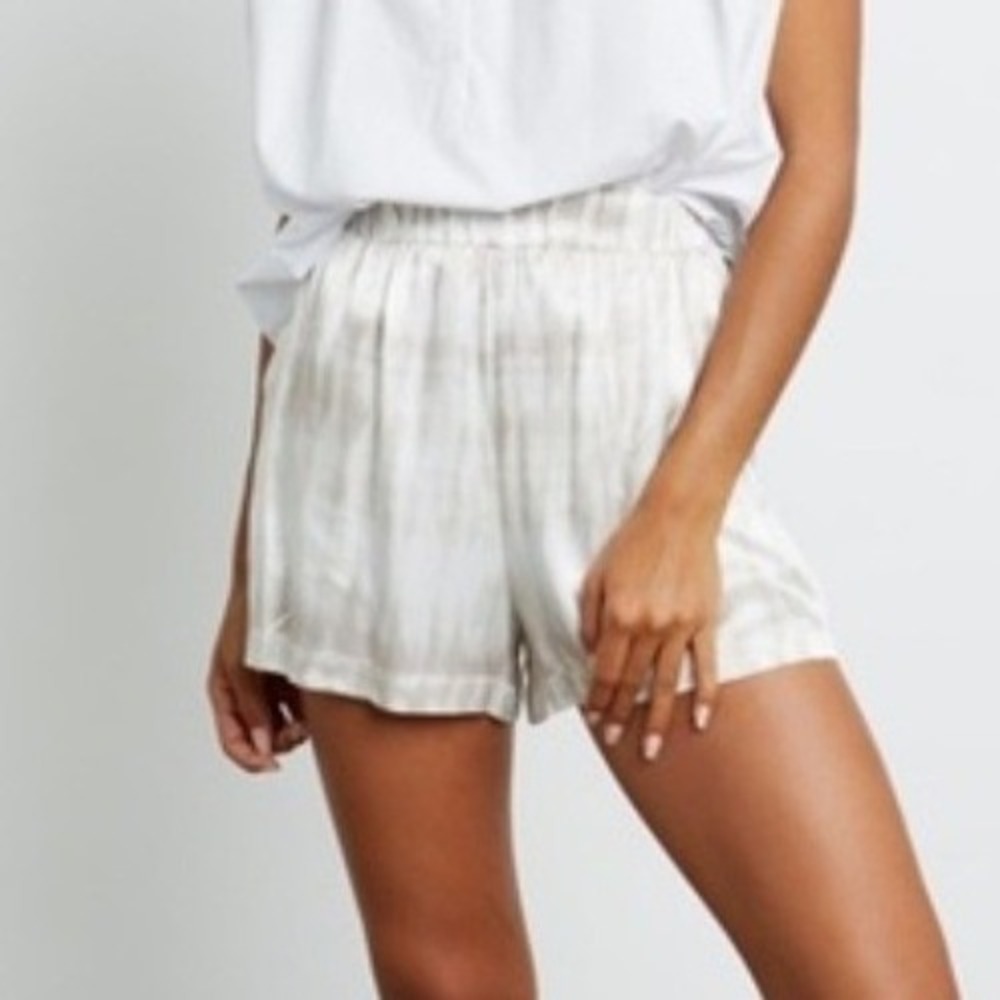 NWOT Rails Leighton Sand Tide Tie Dye Satin Shorts Cream Tan Womens Medium